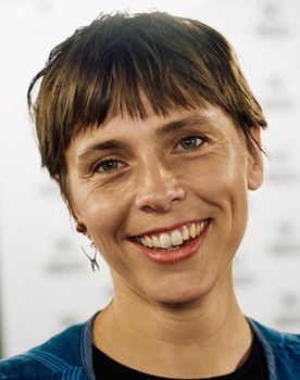 Cécile Matignon as Chloé