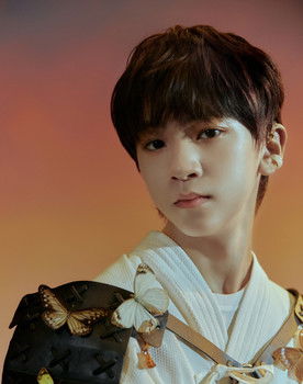 Minhyung as Self - Contestant