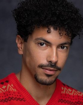 Tomás Garcez as Santiago