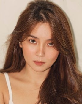 Kathryn Bernardo as Ynamorata 'Yna' Macaspac