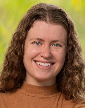 Emily Flippen as financial analyst