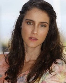Patrícia Werneck as Téinha
