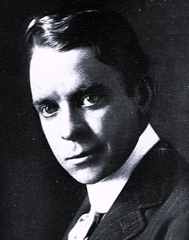 Edward Dillon as The Mail Carrier