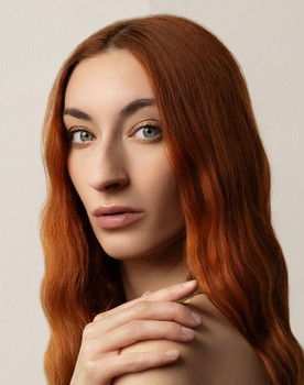 Hailey Mauk as Messenger