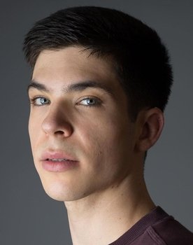 Ian Vinitzky as León