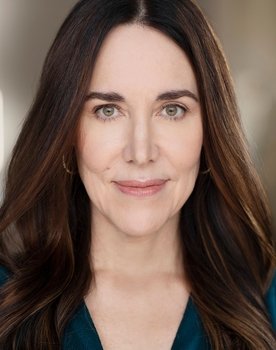 Sunday Flint as Anna Sagle