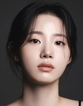 Shin Sia as Pyo Nam-kyung