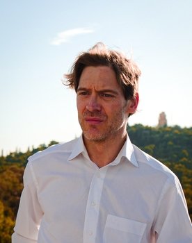Tom Kerrisk as Harry Ford
