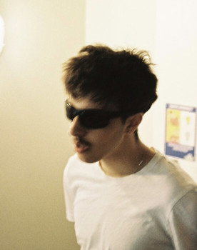 Eliran Levi as self - Grandson