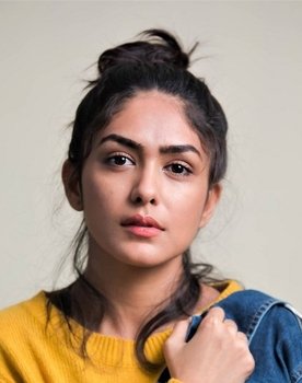 Mrunal Thakur Photo