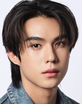 Nutthawat Eamchuen as Stage Crew