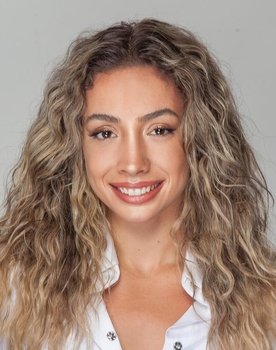 Nicole Marim as Administradora de Horas