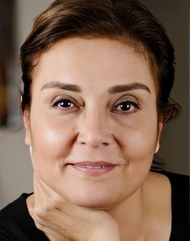 Seray Gözler as Karaca