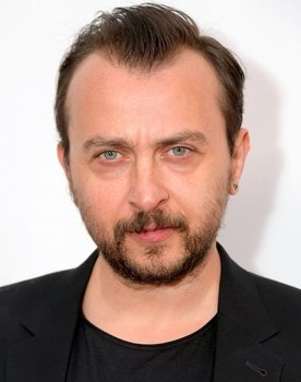 Ali Atay as Cenk Kızıltan