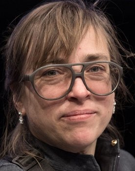 Maike Mia Höhne as Jabolka