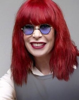 Rita Lee as Tia Julieta