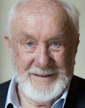 Espen Skjønberg as Hjalmar