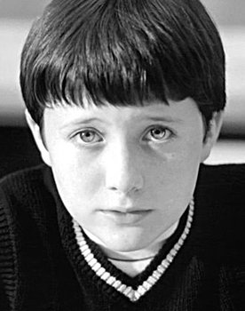 Jeremy Blackman as Stanley Spector