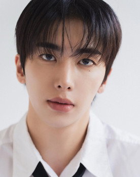 Lee Dong-yeol as Self - Contestant