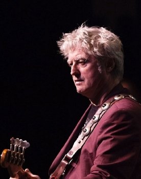 Hans van der Lubbe as Bas