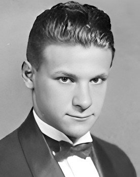 Borrah Minevitch as Gino