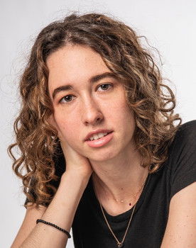 Ruby Kelley as Caitlin