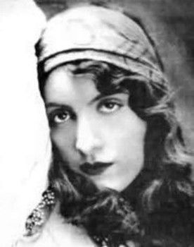 Eva Schnoor as Helena