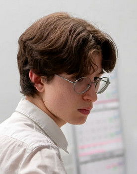 Cyrus Schmit as Aaron Livery