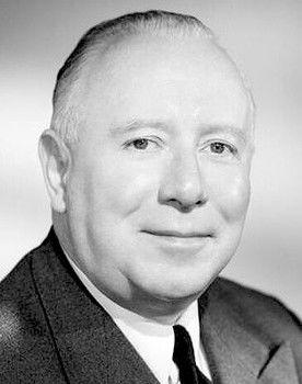 Louis Seigner as L'éveque