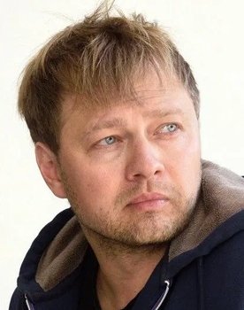 Lauri Lagle as Lowry