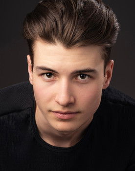 Ashton Showers as Sean