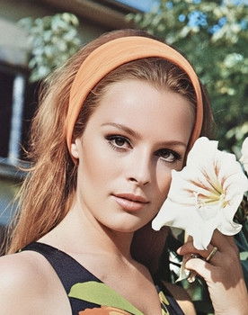 Hülya Koçyiğit as 