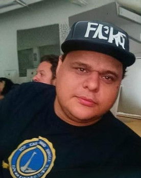 Paulo Cardoso as Dono de Complexo