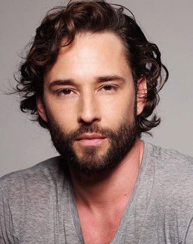 Caetano O'Maihlan as Oscar