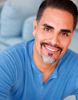 Carlos Acuña as Andres