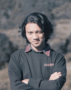 Adid Muttaqin as Senior Agent