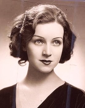 Blanca de Castejón as Lola Casarini