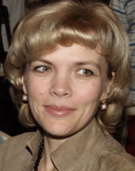 Inessa Rakhvalova as Заречная