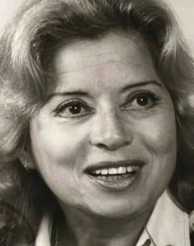 Anna Kyriakou as Lola