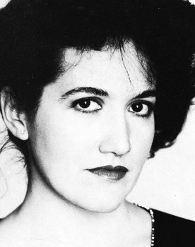 Enza Maria Aliseo as Lady Searching Telephone