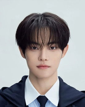 Jeon Min-wook as Lee Hyun