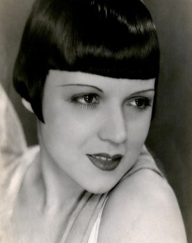 Beatriz Costa as 