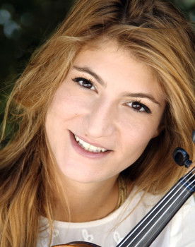 Lison Favard as (en alternance)