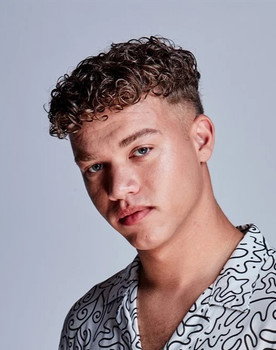 Angelo Bergh as Marco Marais