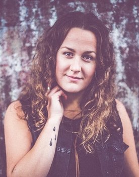 Ida Bang as backing vocals