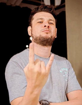 Tiago Grilo as Narrator