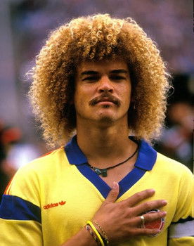 Carlos Valderrama as Ayudante de chiva