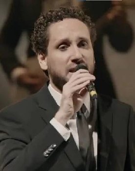 Leonardo Gonçalves as Ele Mesmo