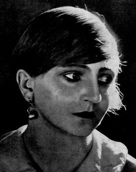 Mariia Diusimetier as Zhanna
