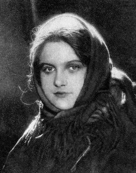 Olga Rozevskaya as Asya